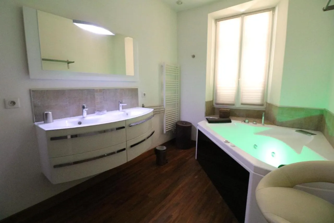 Luxury 1 Bedroom Quai St Pierre 2 Mins From The Palais & Croisette 269 Cannes 0*,  Francie